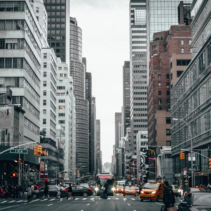 Parents evaluating schools in Portugal