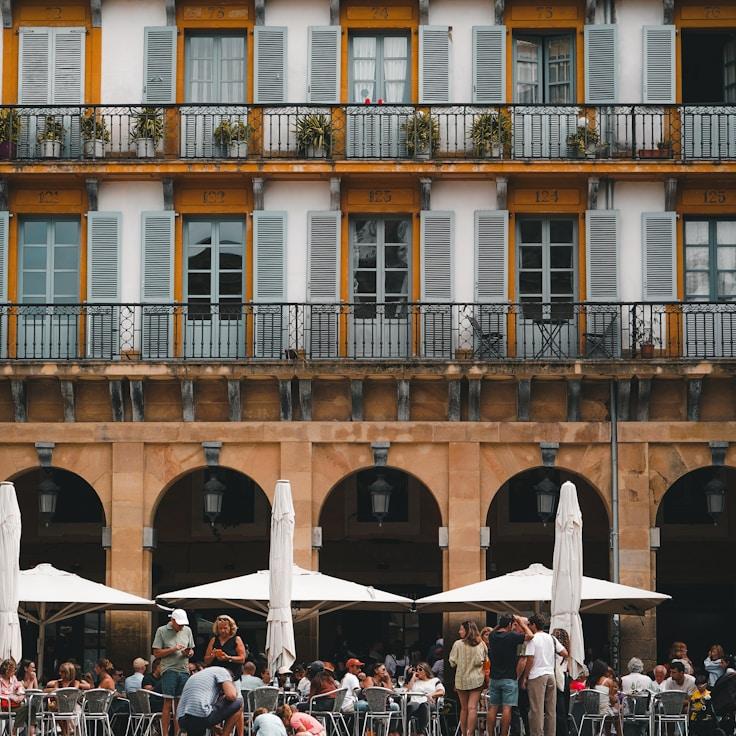 Family terraces and cafés for calm evenings in Lisbon